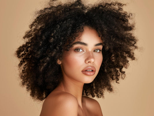 Comment entretenir naturellement ses cheveux bouclés ? - Natura Force